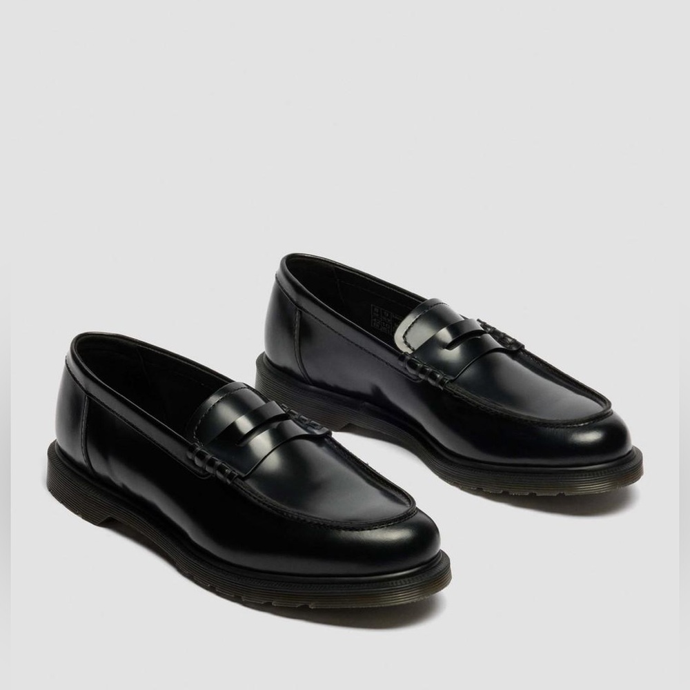 Dr. Martens MAYFARE
Polished Smooth Leather Penny Loafers